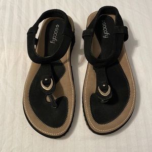 Black sandals size 8.